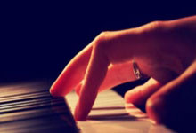 金年会集团-冷静应对，逆转胜利：羽毛球选手的胜利之道