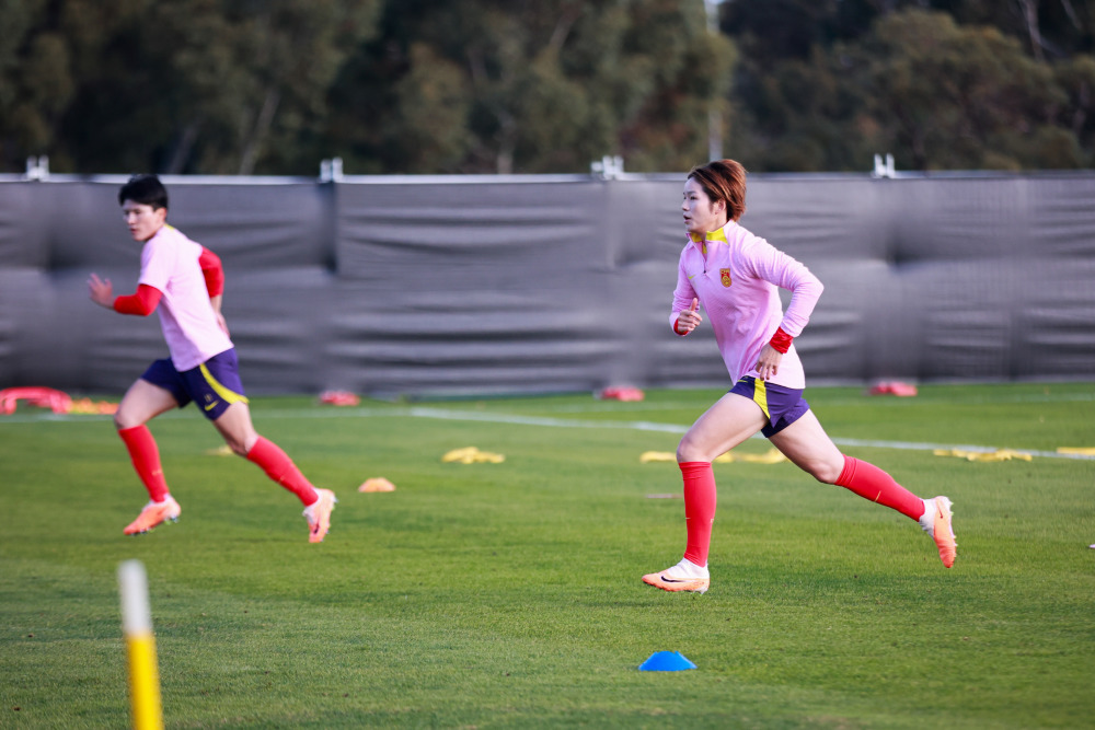 关于中国运动员:女足球员华丽表现展现国际体育风采的信息 关于中国运动员:女足球员华丽表现展现国际体育风采的信息