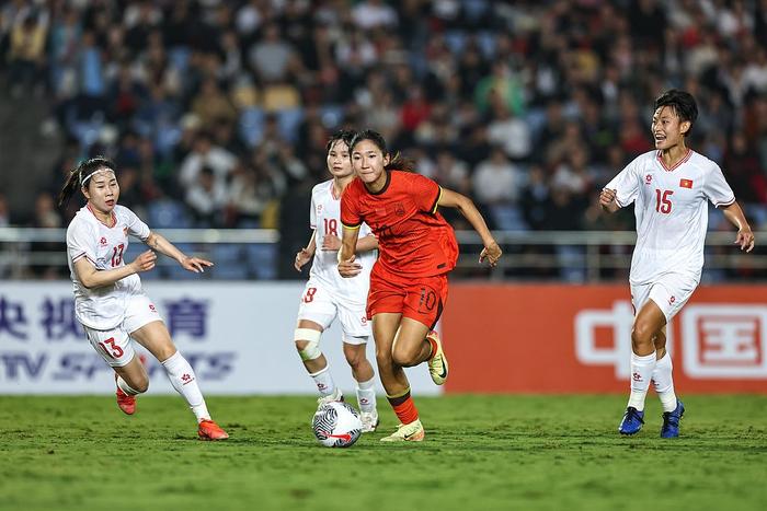 中国女足备战国际杯赛,展现出战胜困难的决心的简单介绍 中国女足备战国际杯赛,展现出战胜困难的决心的简单介绍