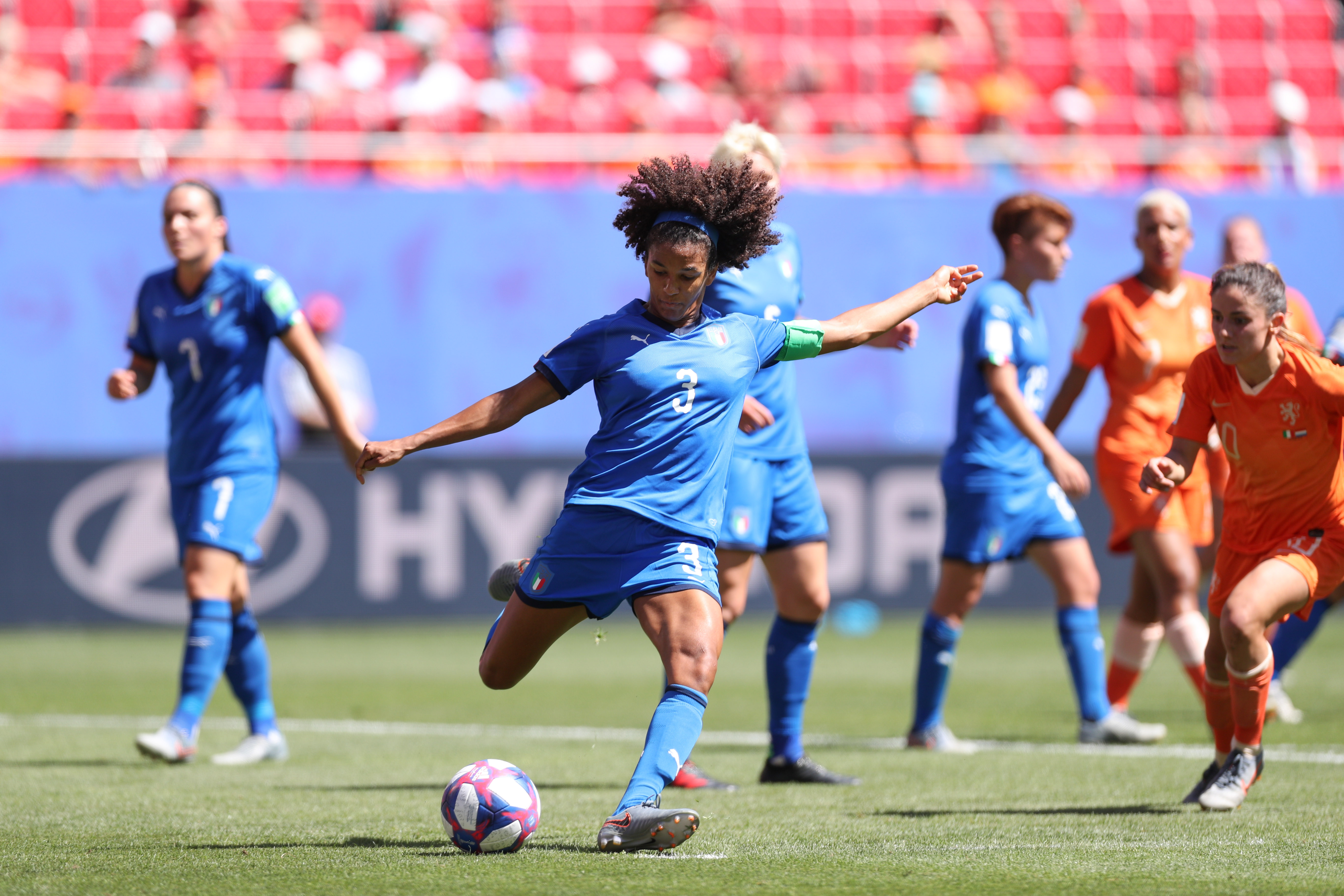 jinnianhui-瑞典女足队员发挥出色，逆转胜利晋级半决赛