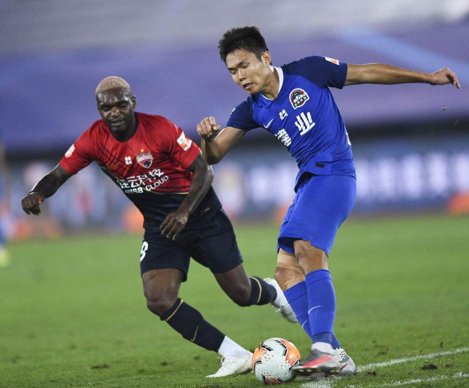 金年会-包含深圳佳兆业队准备出征客场比赛，面临强敌挑战的词条