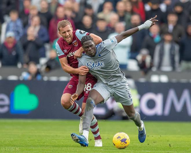 包含伯恩茅斯逆转伯恩利,英超保级局势动荡的词条 包含伯恩茅斯逆转伯恩利,英超保级局势动荡的词条