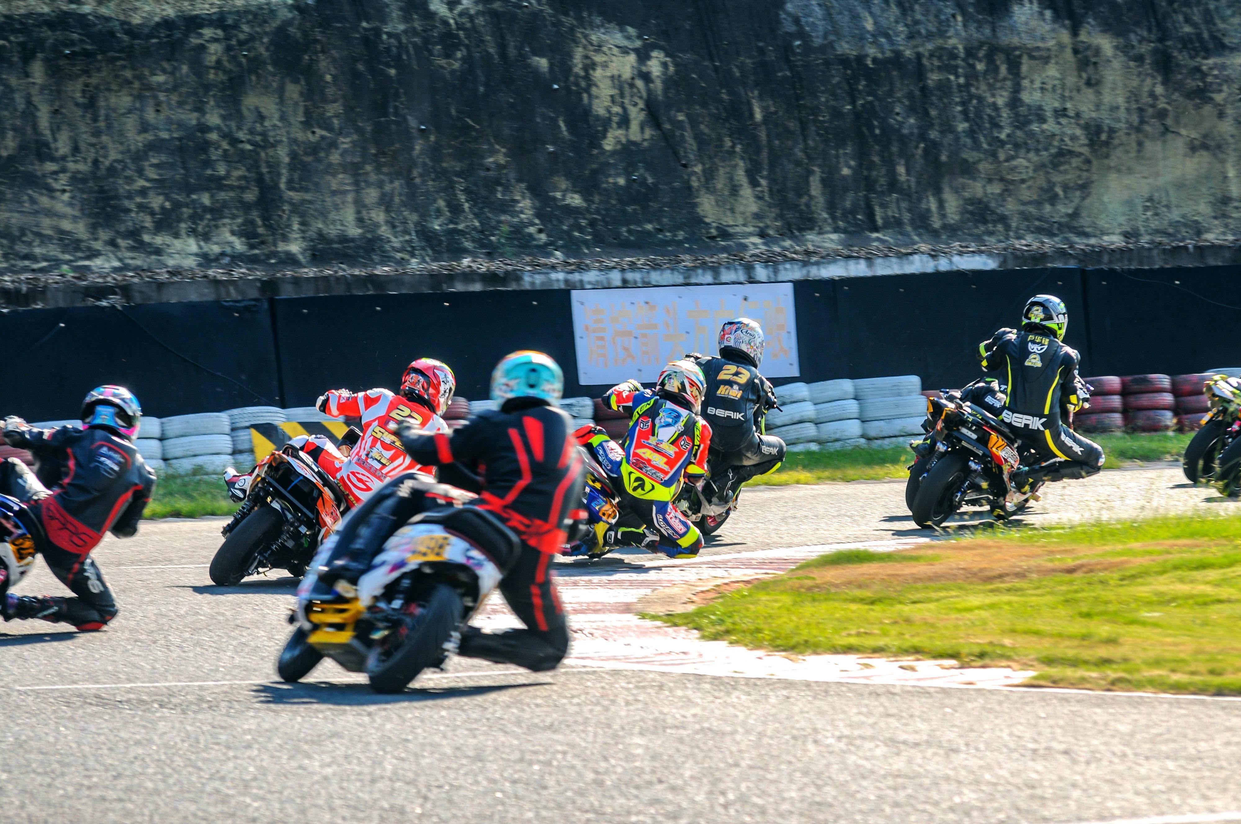 包含图韦兹卡因梅斯紧追不舍,竞争激烈的词条 包含图韦兹卡因梅斯紧追不舍,竞争激烈的词条