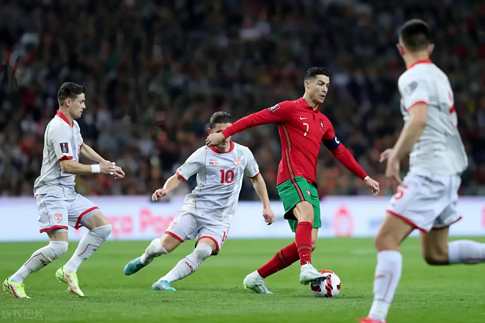 JNH体育-丹麦队大获全胜，成功挺进欧洲杯四强的简单介绍