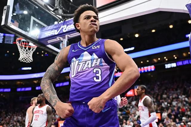 金年会集团-爵士队客场遭逢困境，球员状态起伏不定需加强训练的简单介绍