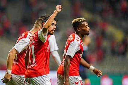 JNH体育-慕尼黑竞技在客场遭遇败局，士气受挫的简单介绍