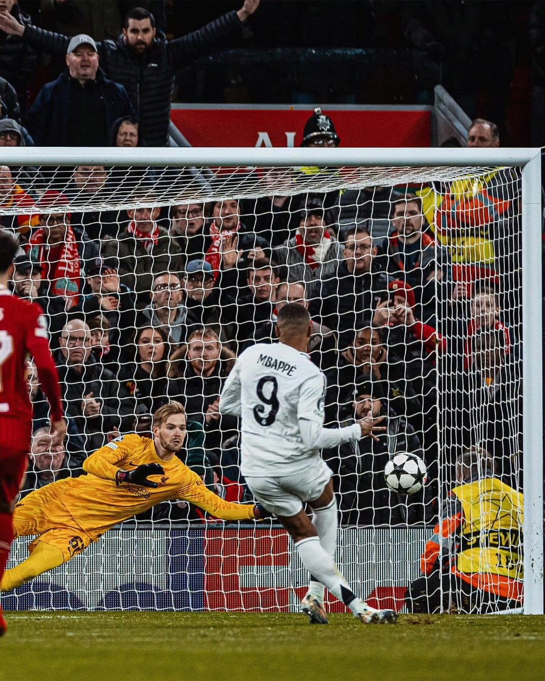 金年会平台-巴塞罗那门将状态回勇，连续扑救关键球的简单介绍