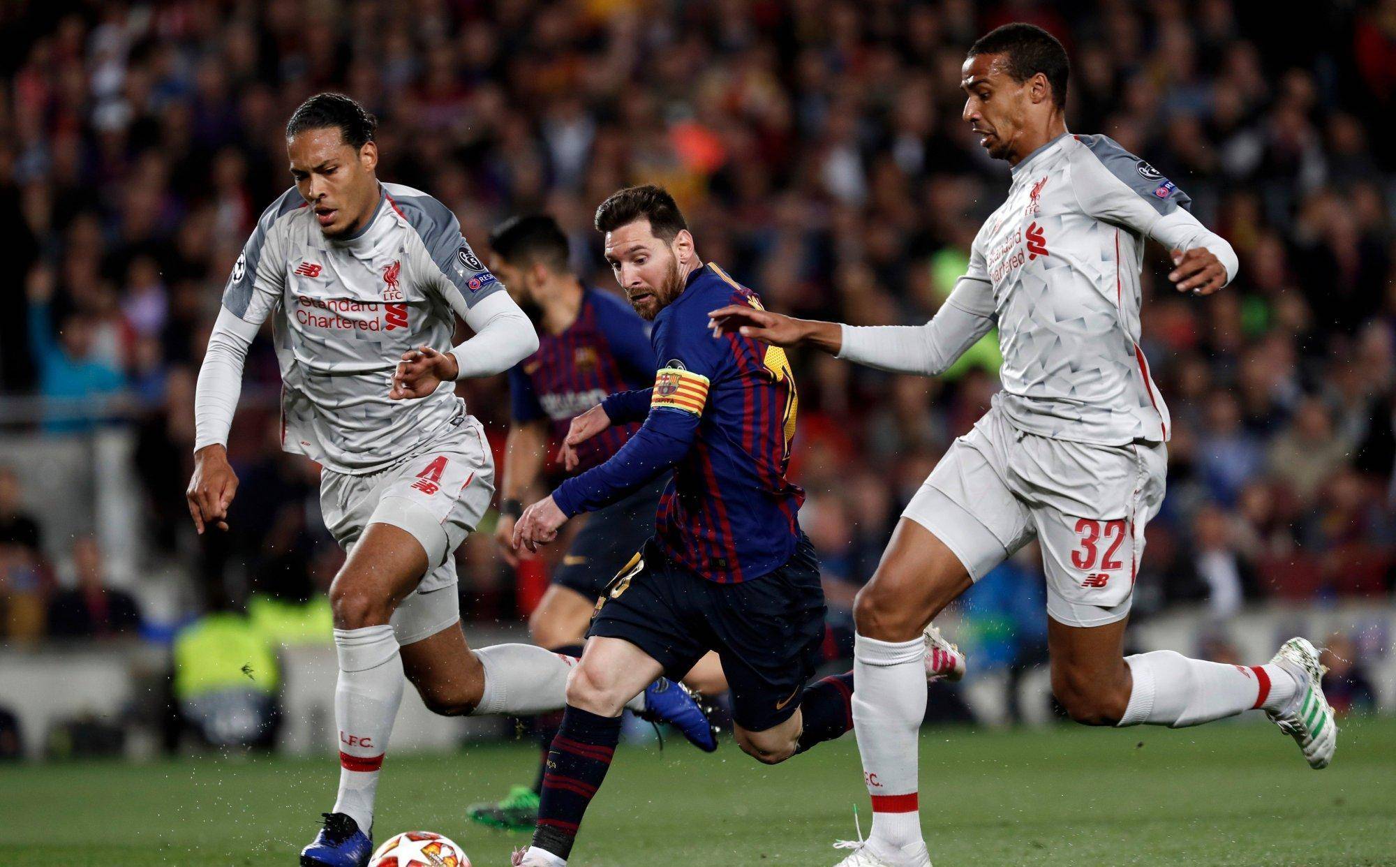 精彩足球比赛即将拉开帷幕,球员们备战热情高涨 精彩足球比赛即将拉开帷幕,球员们备战热情高涨