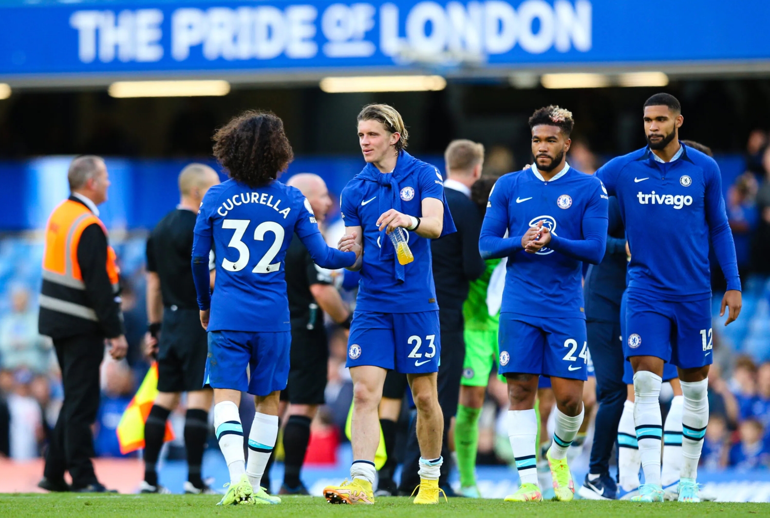 阿斯顿维拉后防难守,已丢太多球! 阿斯顿维拉后防难守,已丢太多球!