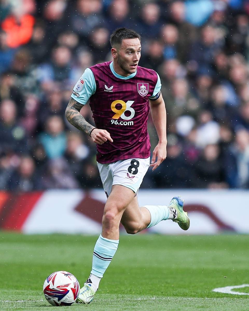 伯恩利主教练称赞球队表现,坚信继续保持不败战绩的简单介绍 伯恩利主教练称赞球队表现,坚信继续保持不败战绩的简单介绍