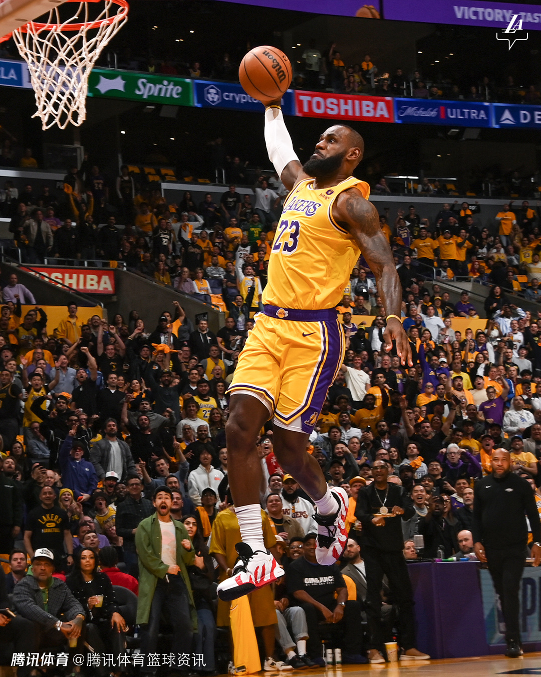 职业篮球比赛总决赛激烈角逐,湖人队夺冠 职业篮球比赛总决赛激烈角逐,湖人队夺冠