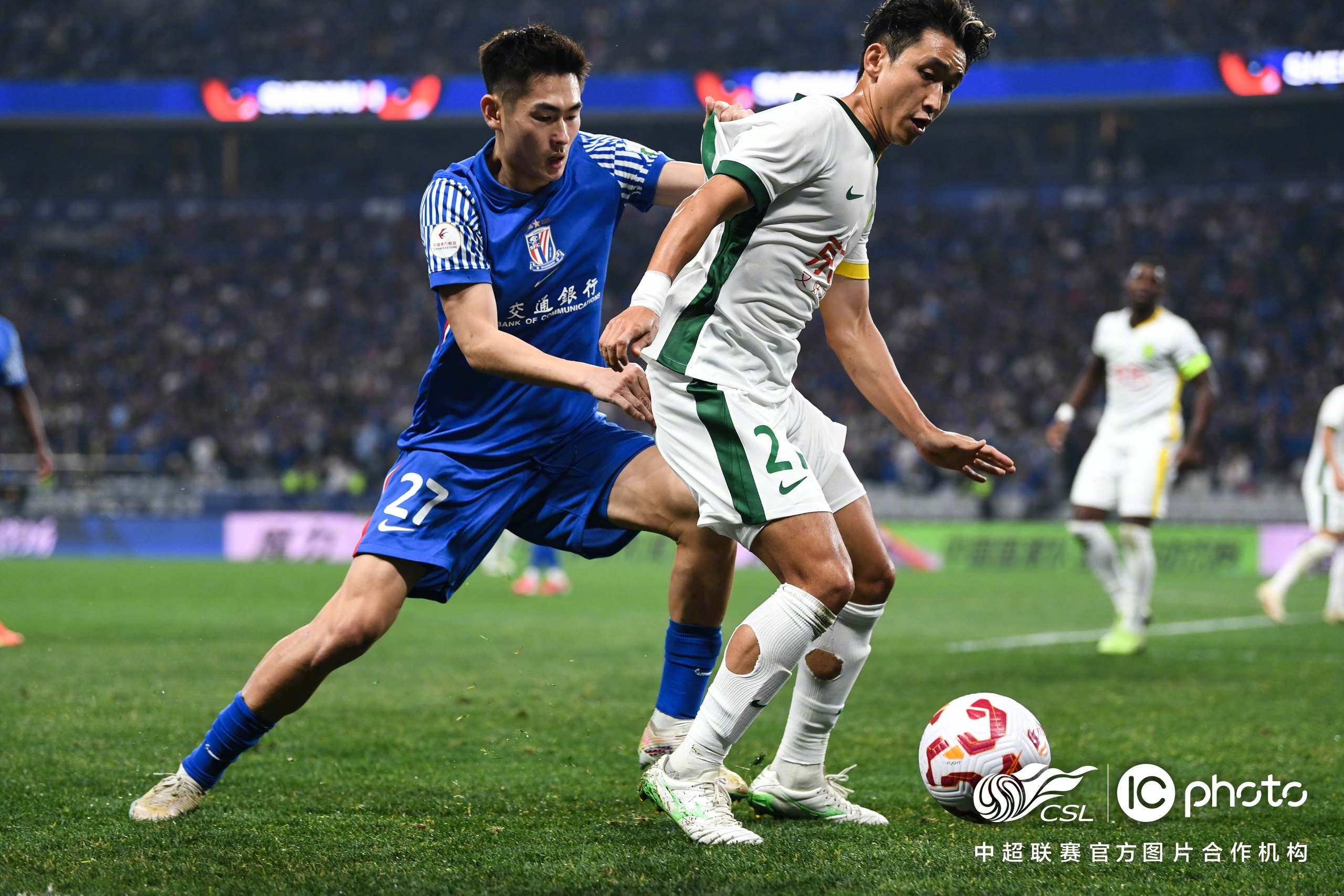 紧张交锋深圳佳兆业挑战上海申花,火爆对决 紧张交锋深圳佳兆业挑战上海申花,火爆对决