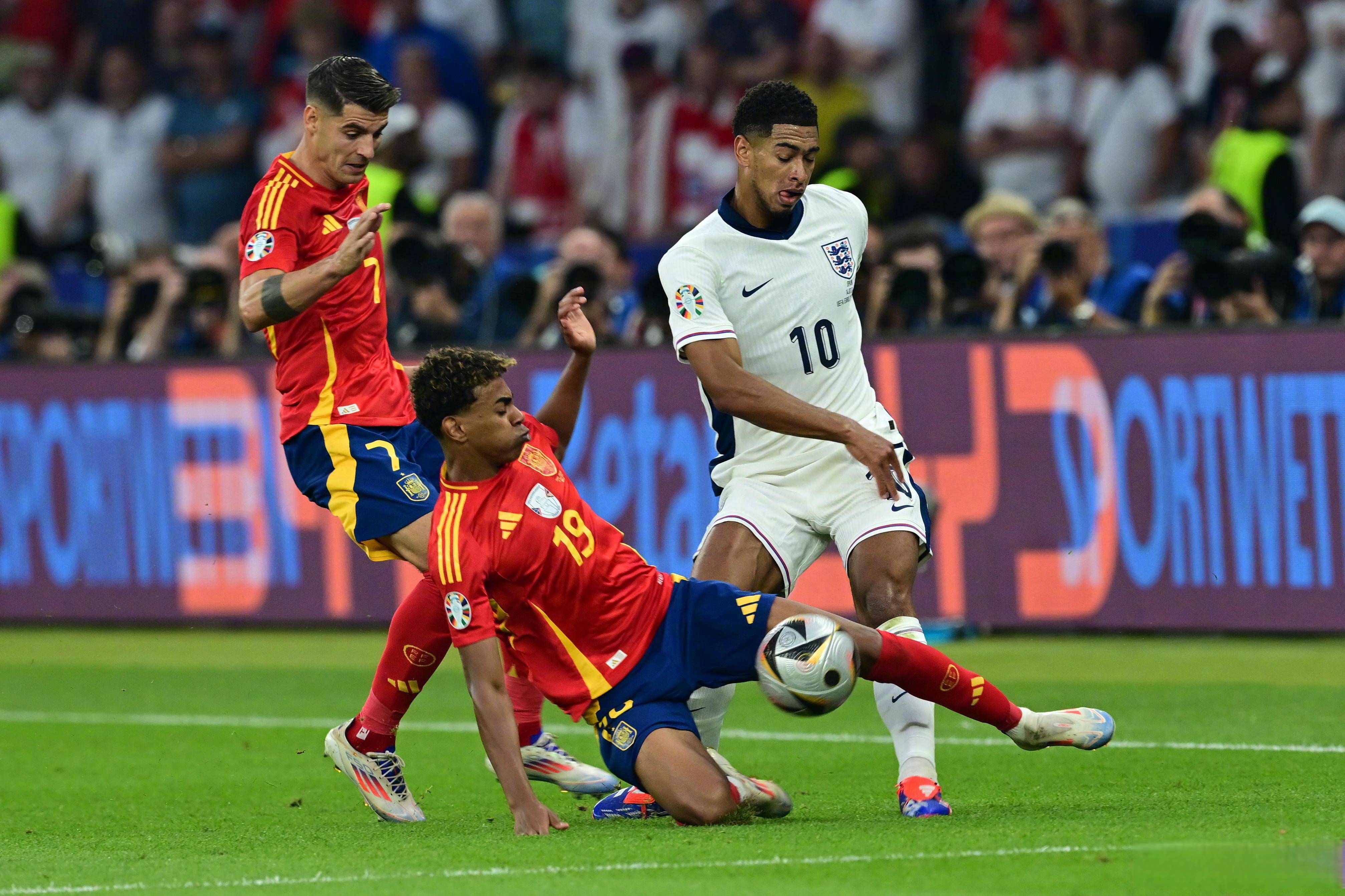 西班牙球员在世界杯预选赛中苦战取胜 西班牙球员在世界杯预选赛中苦战取胜