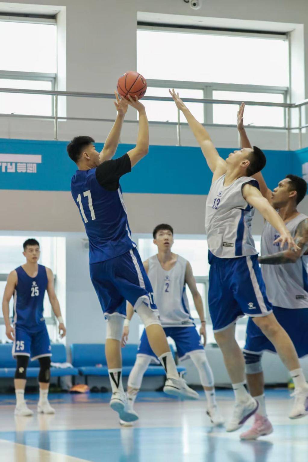 国内篮球顶尖职业联赛球队备战全力 国内篮球顶尖职业联赛球队备战全力