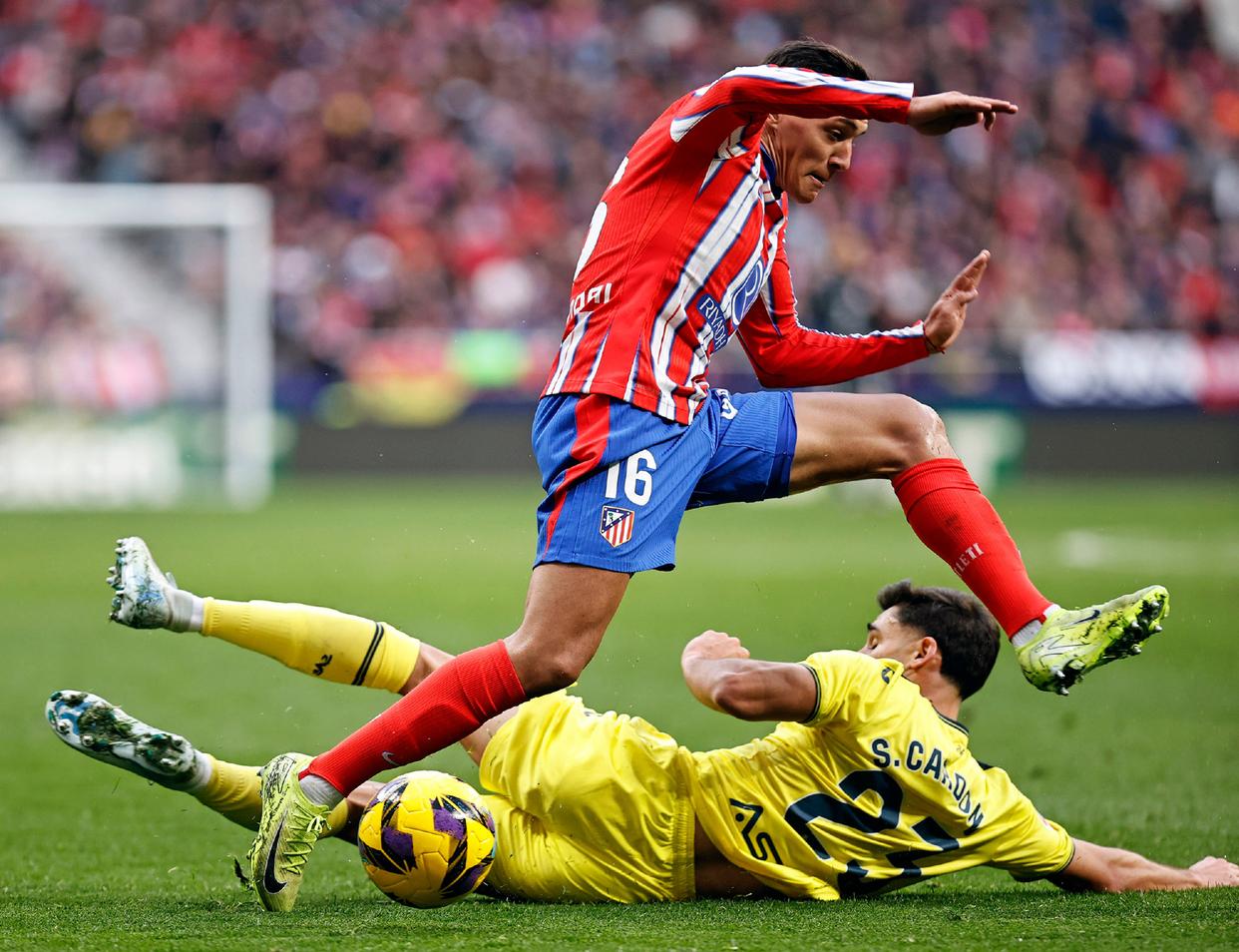 美国足球队士气高涨,击败对手晋级 美国足球队士气高涨,击败对手晋级