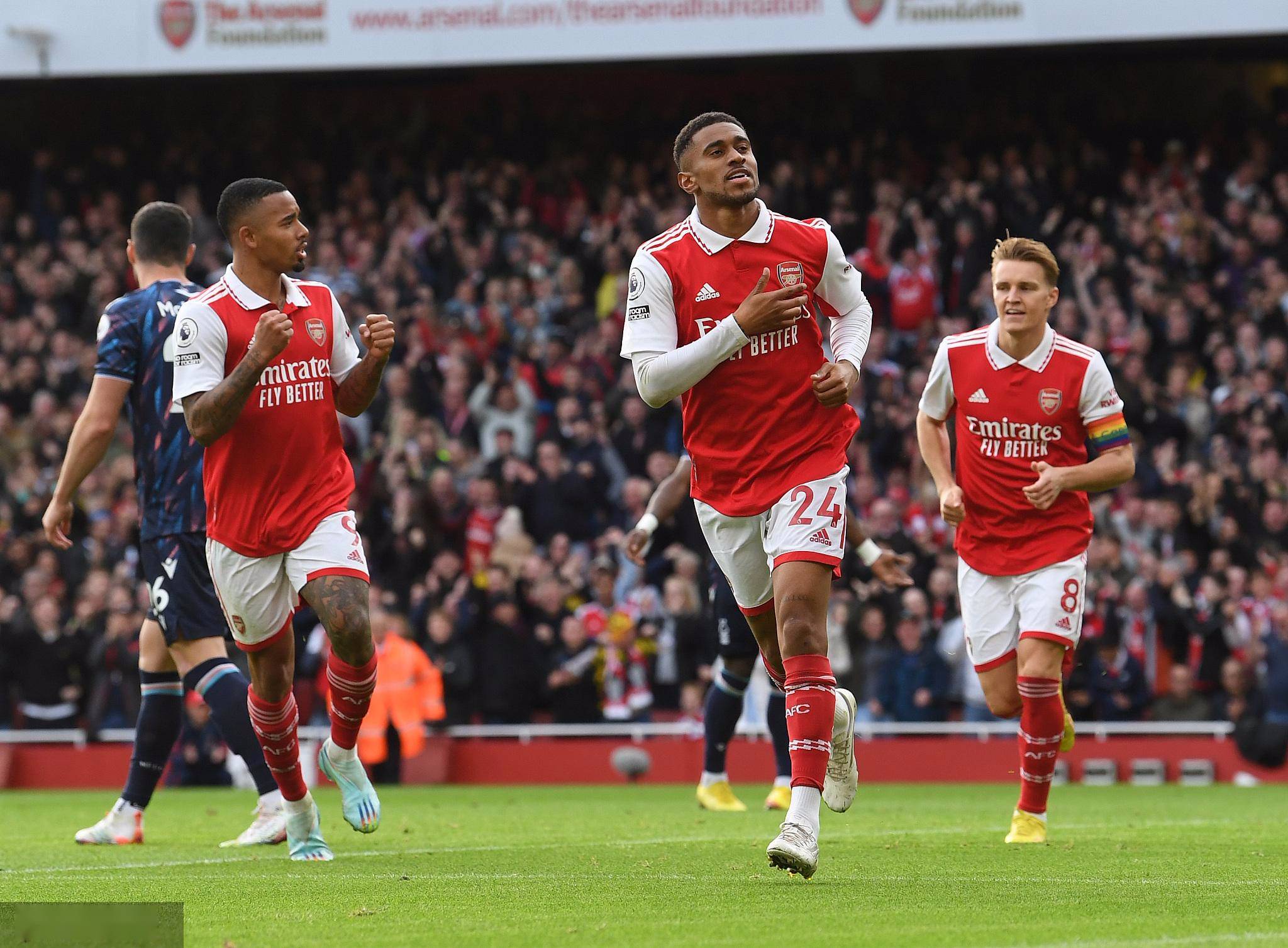 阿森纳中场发挥出色,带领球队获胜 阿森纳中场发挥出色,带领球队获胜