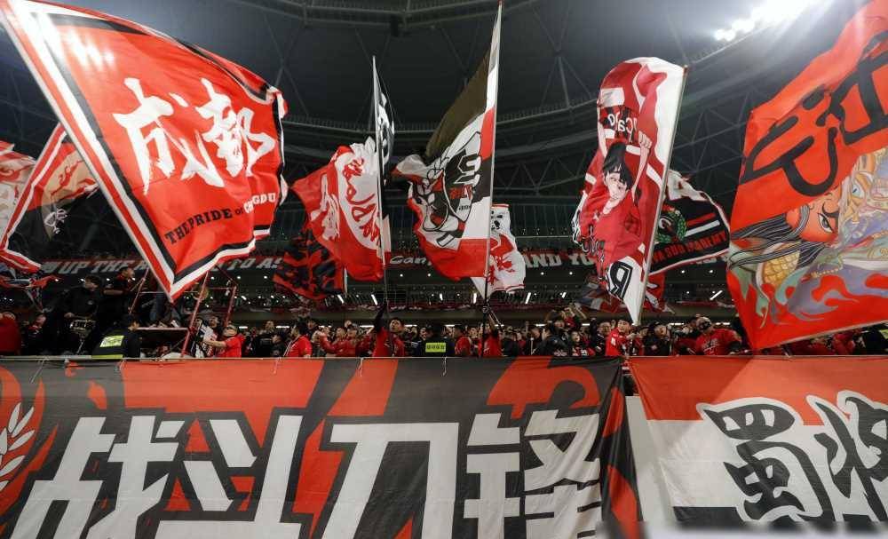 比赛中遇到困难,球队团结一心共同应对 比赛中遇到困难,球队团结一心共同应对