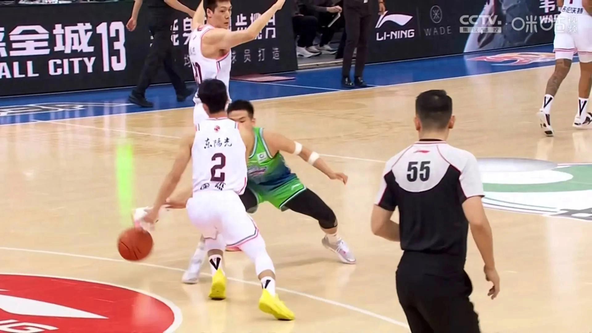 广东队主场对战吉林队,迎来本赛季首场较量 广东队主场对战吉林队,迎来本赛季首场较量