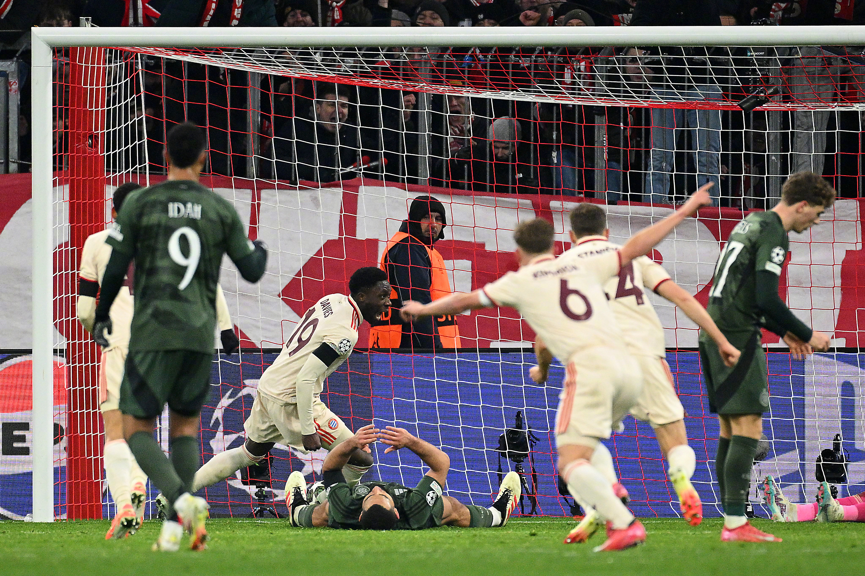 拜仁近负连连,准备冲刺欧冠半决 拜仁近负连连,准备冲刺欧冠半决