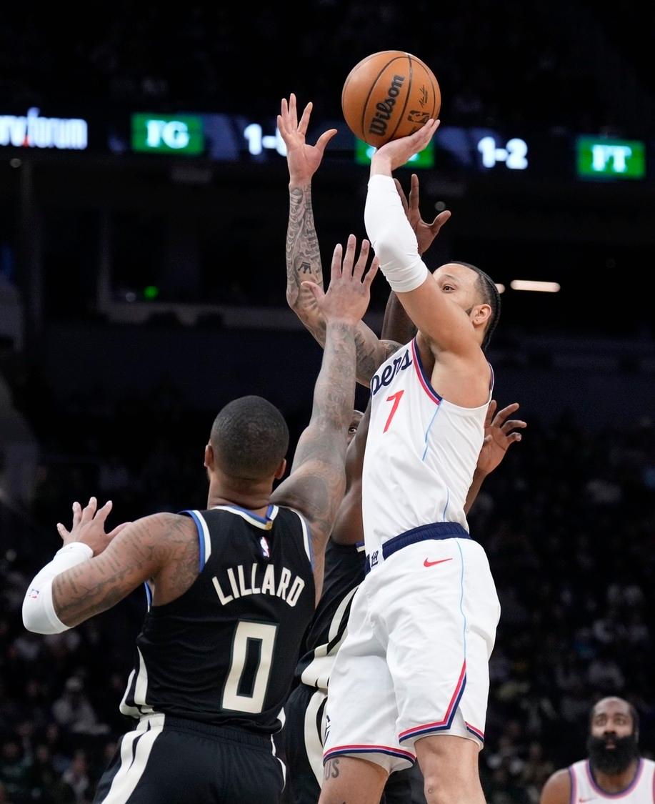 金年会全站-雄鹿客场击败快船，取得宝贵胜利