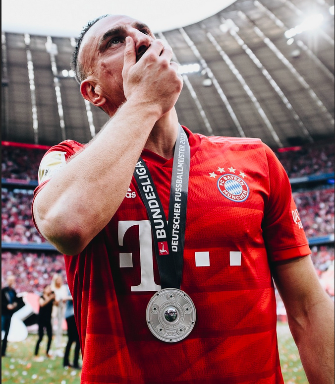 莱万成为德甲射手王,拜仁稳固榜首位置 莱万成为德甲射手王,拜仁稳固榜首位置