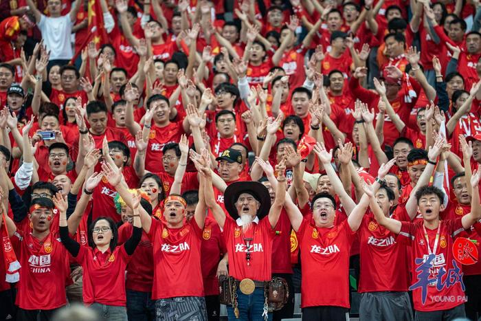 金年会网址-精彩瞬间引发球迷热议，场上表现令人惊叹