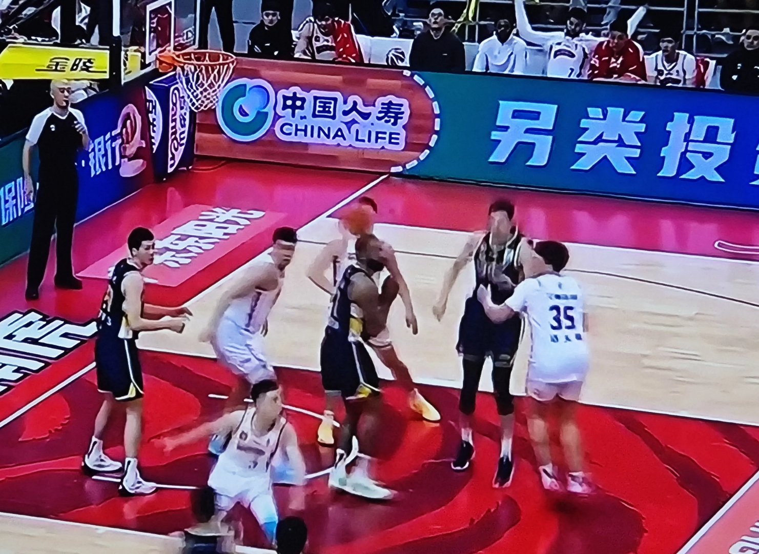 关于现场一片沸腾,球队解围保持领先的信息 关于现场一片沸腾,球队解围保持领先的信息