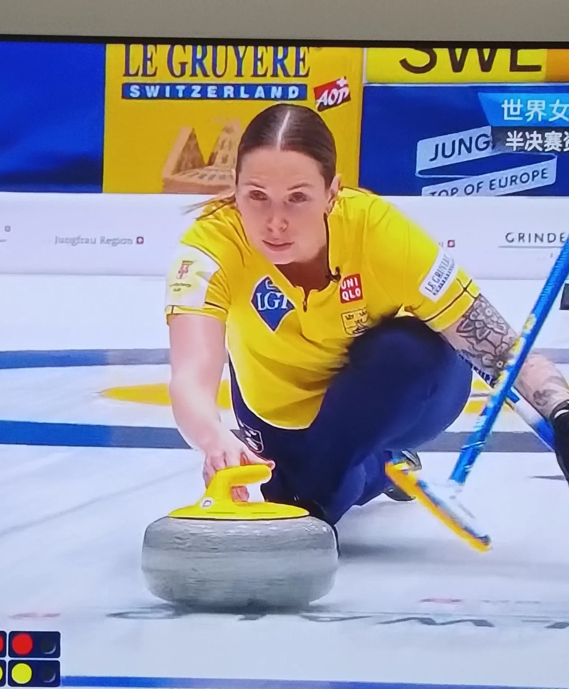 sports jnh-瑞典选手奋勇争先，勇夺冠军