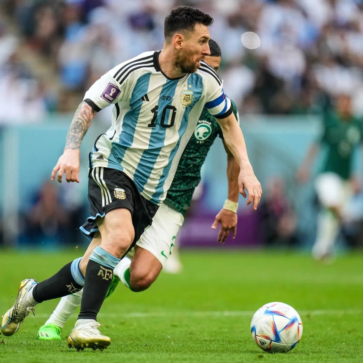 jinnianhui-足球精彩瞬间，场面惊心动魄！