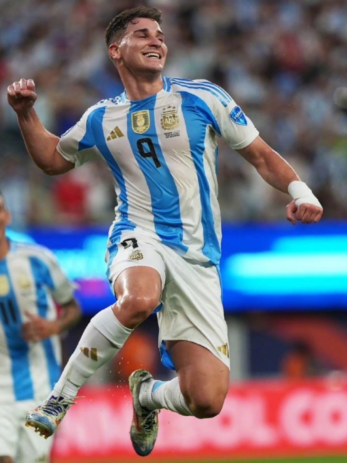 JNH体育-阿根廷选手在国际联赛中斩获胜利