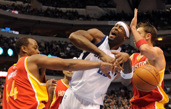 老鹰客场击败小牛,终结对手连胜 老鹰客场击败小牛,终结对手连胜