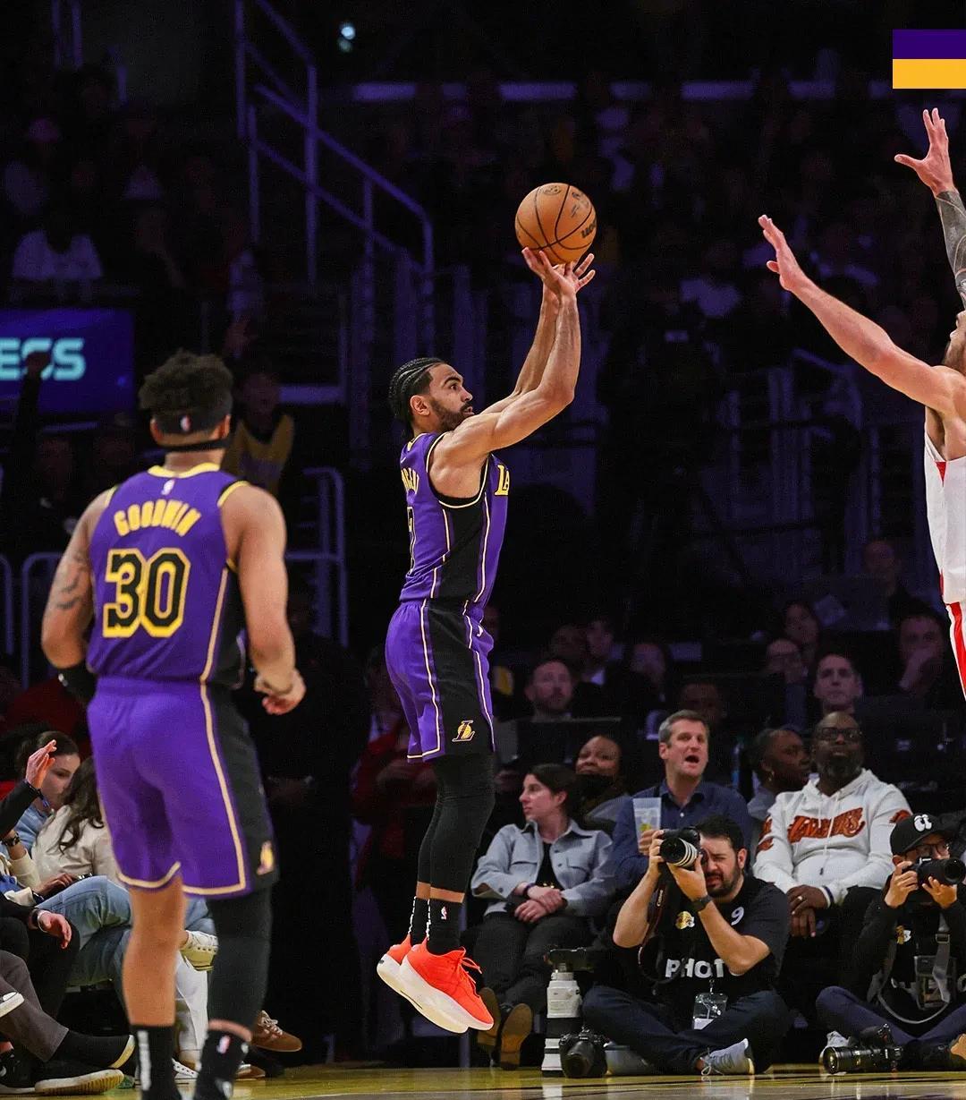 金年会电子-日本男篮险胜土耳其男篮，詹姆斯完成帽子戏法