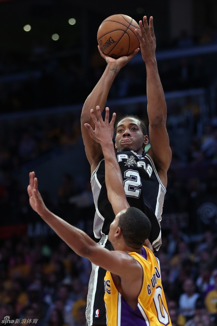 马刺极佳表现,取得95比89胜利 马刺极佳表现,取得95比89胜利