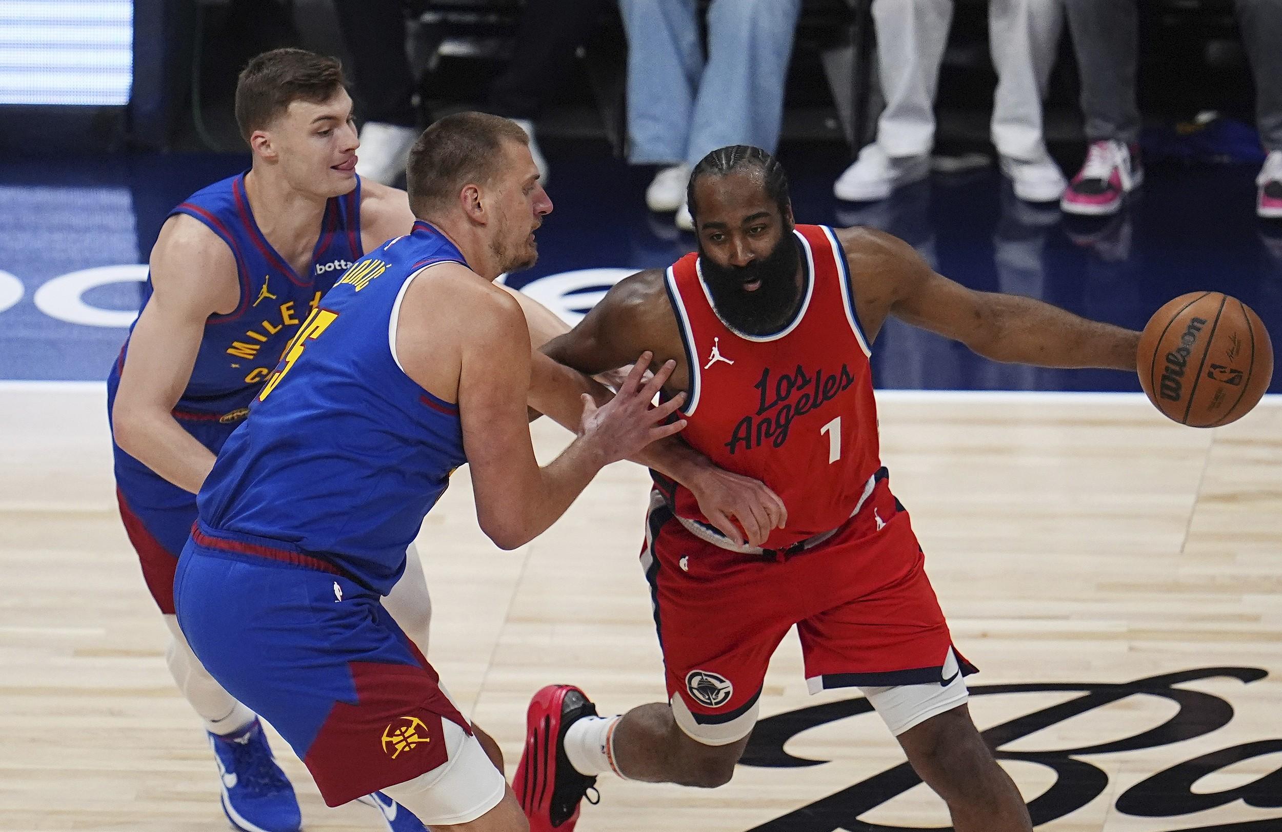 步行者斩落76人缩小分差 步行者斩落76人缩小分差