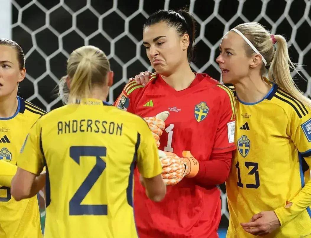 金年会电子-瑞典队绝杀英格兰队,奥恰洛夫带队取胜