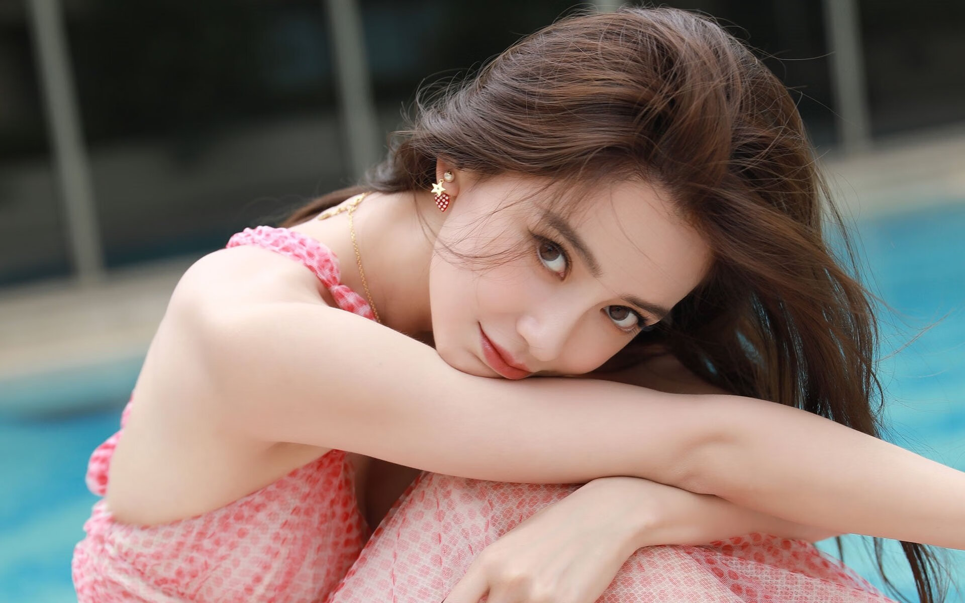 姆巴佩闪耀如星，莱比锡团队如刀，足球世界的两极魅力