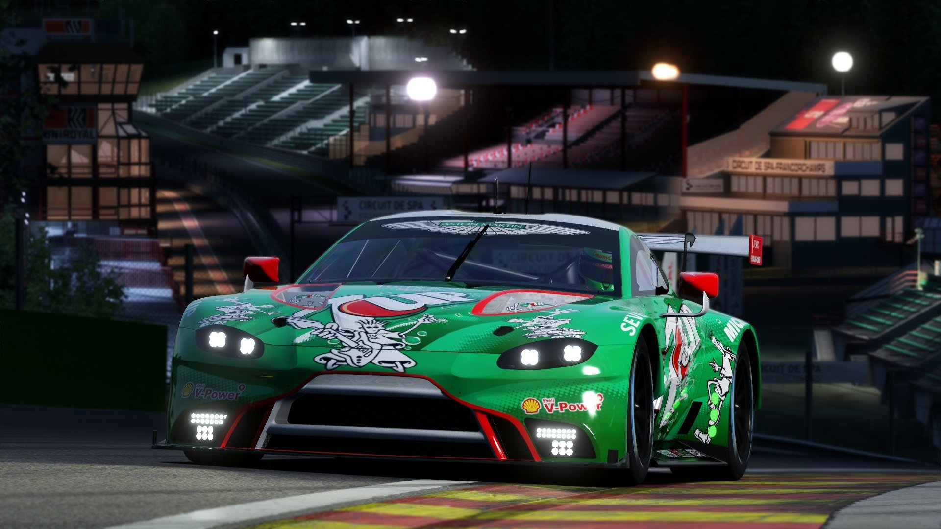 街道暗夜激战，黄蜂压哨绝杀猛龙，F1新加坡夜赛现史诗逆转