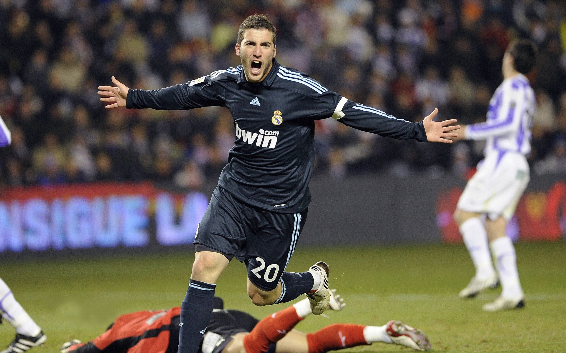 绝境油门，当篮球场与F1赛道共享同一种胜负哲学