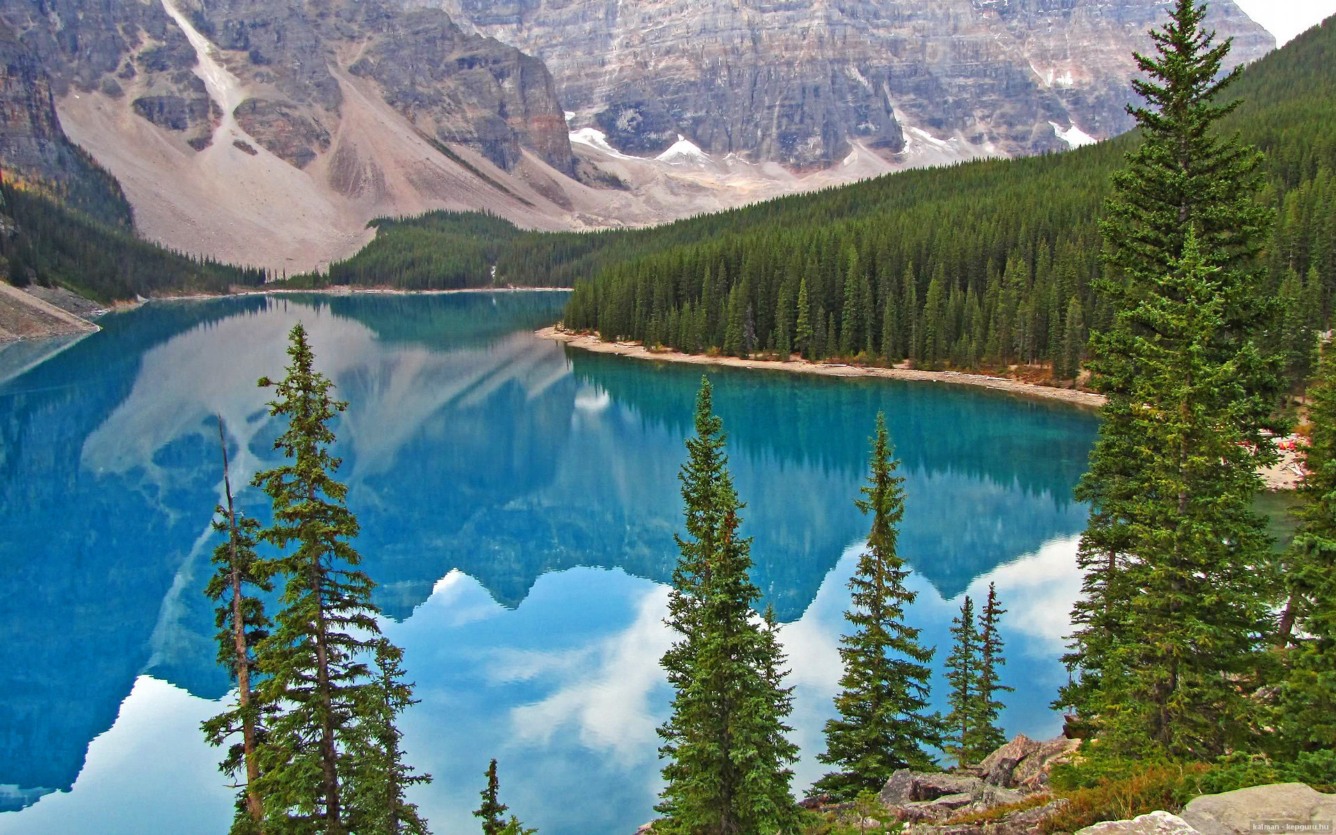 金年会官网-阿克，尤文，攻防转换的幽灵与英格兰足球的破碎之镜